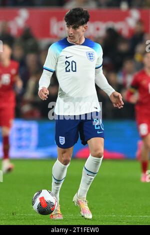 Tino Livramento dell'Inghilterra U21 durante la partita di qualificazione al campionato europeo Under 21 tra Inghilterra e Serbia al City Ground, Nottingham giovedì 12 ottobre 2023. (Foto: Jon Hobley | mi News) crediti: MI News & Sport /Alamy Live News Foto Stock