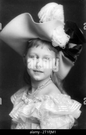 La Germania prima della Prima Guerra Mondiale 1890 - 1914 testa e spalle ritratto del Kaiser della figlia, Crown Princess Viktoria Luise, 10 anni. La Principessa indossa un cappello di grandi dimensioni decorata con piume di struzzo. Foto Stock