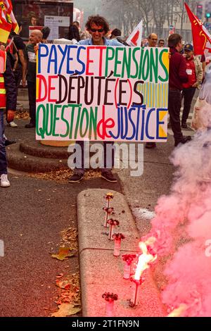 Parigi, Francia. 13 ottobre 2023. Mobilitazione interprofessionale contro l'austerità, per stipendi, pensioni, uguaglianza di genere e difesa dell'ambiente il 13 ottobre 2023 a Parigi, in Francia. Crediti: Bernard Menigault/Alamy Live News Foto Stock