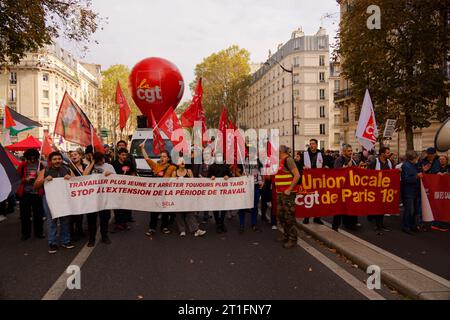 Parigi, Francia. 13 ottobre 2023. Mobilitazione interprofessionale contro l'austerità, per stipendi, pensioni, uguaglianza di genere e difesa dell'ambiente il 13 ottobre 2023 a Parigi, in Francia. Crediti: Bernard Menigault/Alamy Live News Foto Stock