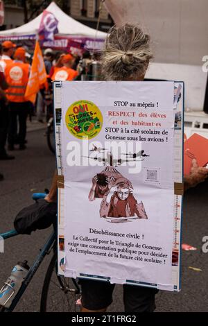 Parigi, Francia. 13 ottobre 2023. Mobilitazione interprofessionale contro l'austerità, per stipendi, pensioni, uguaglianza di genere e difesa dell'ambiente il 13 ottobre 2023 a Parigi, in Francia. Crediti: Bernard Menigault/Alamy Live News Foto Stock