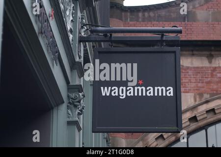 Windsor, Berkshire, Regno Unito. 13 ottobre 2023. Berkshire. I proprietari della catena di ristoranti Wagamama, The Restaurant Group, devono essere acquistati dalla società di Private Equity statunitense, la Apollo Global Management, per £ 506 m. Credito: Maureen McLean/Alamy Live News Foto Stock