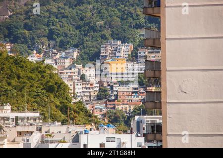 Collina Tabajara vista dal quartiere Botafogo di Rio de Janeiro, Brasile. Foto Stock