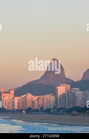 Due fratelli collinari a Rio de Janeiro, Brasile. Foto Stock