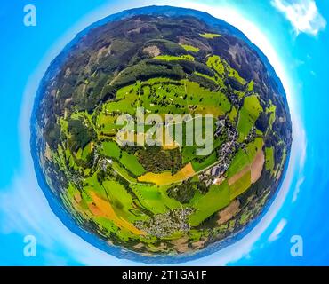 Luftbild, Golfplatz Repetal Südsauerland e.V. Helden, Erdkugel, Fisheye Aufnahme, Fischaugen Aufnahme, 360 Grad Aufnahme, piccolo mondo, Helden, Attendorn, Sauerland, Nordrhein-Westfalen, Deutschland ACHTUNGxMINDESTHONORARx60xEURO *** foto aerea, campo da golf Repetal Südsauerland e V Helden, globo, fisheye shot, fisheye shot, fisheye shot, 360 gradi, Tiny World, Helden, Attendorn, Sauerland, Renania settentrionale-Vestfalia, Germania ATTENTIONxMINDESTHONORARx60xEURO credito: Imago/Alamy Live News Foto Stock