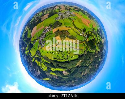 Luftbild, Golfplatz Repetal Südsauerland e.V. Helden, Erdkugel, Fisheye Aufnahme, Fischaugen Aufnahme, 360 Grad Aufnahme, piccolo mondo, Helden, Attendorn, Sauerland, Nordrhein-Westfalen, Deutschland ACHTUNGxMINDESTHONORARx60xEURO *** foto aerea, campo da golf Repetal Südsauerland e V Helden, globo, fisheye shot, fisheye shot, fisheye shot, 360 gradi, Tiny World, Helden, Attendorn, Sauerland, Renania settentrionale-Vestfalia, Germania ATTENTIONxMINDESTHONORARx60xEURO credito: Imago/Alamy Live News Foto Stock