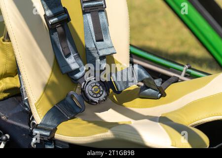 Sedile pilota aereo con cintura di sicurezza a 4 punti Foto Stock