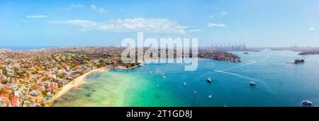 Spiaggia di Rose Bay sul porto di Sydney in un panorama aereo della città del Distant City CBD. Foto Stock