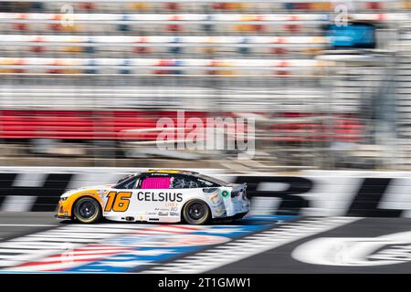 Concord, NC, USA. 7 ottobre 2023. Il pilota della NASCAR Cup Series AJ Allmendinger (16) scende in pista per allenarsi per la Bank of Amercia ROVAL 400 al Charlotte Motor Speedway di Concord NC. (Immagine di credito: © Logan T Arce Grindstone Media GR/ASP) SOLO USO EDITORIALE! Non per USO commerciale! Foto Stock