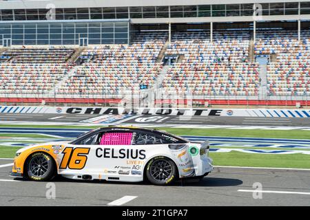 Concord, NC, USA. 7 ottobre 2023. Il pilota della NASCAR Cup Series AJ Allmendinger (16) scende in pista per allenarsi per la Bank of Amercia ROVAL 400 al Charlotte Motor Speedway di Concord NC. (Immagine di credito: © Logan T Arce Grindstone Media GR/ASP) SOLO USO EDITORIALE! Non per USO commerciale! Foto Stock