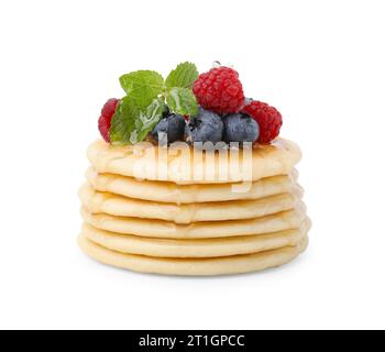 Deliziosi pancake con frutti di bosco, miele e menta isolati su bianco Foto Stock