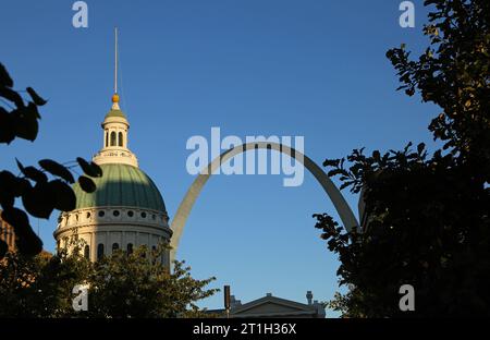 Vecchio tribunale e arco - St Louis, Missouri Foto Stock