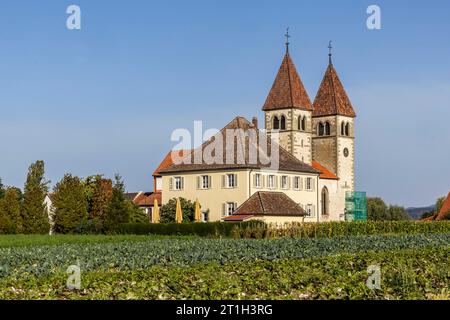 St Pietro e Paolo, basilica romanica colonnata a Niederzell sull'isola di Reichenau, Baden-Wuerttemberg, Germania Foto Stock