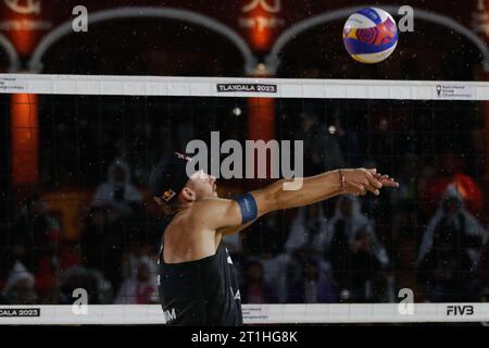 Tlaxcala, Ciudad de Mexico, Messico. 14 ottobre 2023. 13 ottobre 2023, Tlaxcala, Messico: Il rum norvegese Sandlie SÃ¸compete con la squadra cechia durante i quarti di finale del campionato del mondo di Beach Volley tra Norvegia e Cechia. Il 13 ottobre 2023 a Tlaxcala, Messico. (Immagine di credito: © Essene Hernandez/eyepix via ZUMA Press Wire) SOLO USO EDITORIALE! Non per USO commerciale! Foto Stock