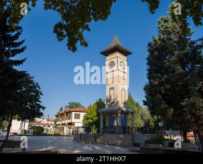 Kutahya, Turchia. 25 settembre 2023. Storica torre dell'orologio nel parco dell'Azerbaigian. Bellissime città turistiche della Turchia. Foto Stock