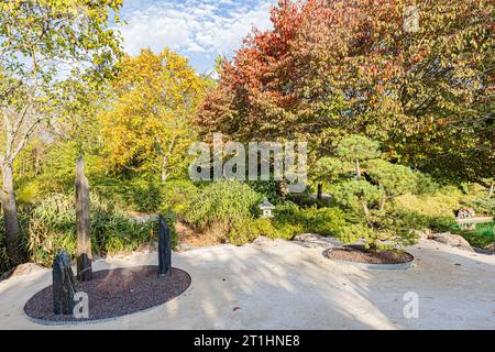 Il giardino giapponese di Digione nei colori autunnali. Le jardin japonais à Digione aux couleurs de l'automne. Foto Stock