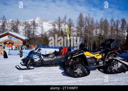 Sci, servizio di soccorso, Falcade-Molino, Dolomiti, provincia di Belluno, regione Veneto, Italia Foto Stock