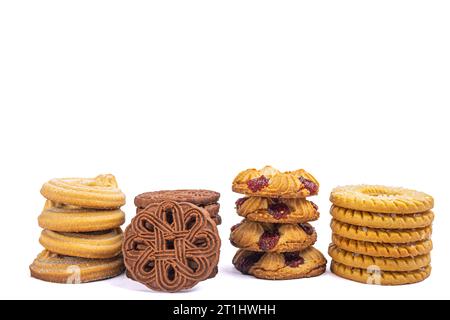 primo piano dei biscotti rotondi su sfondo bianco Foto Stock