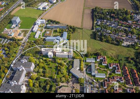 Luftbild, tu Technische Universität Dortmund und Fachhochschule Dortmund, Schwebebahnstrecke, Eichlinghofen, Dortmund, Ruhrgebiet, Nordrhein-Westfalen, Deutschland ACHTUNGxMINDESTHONORARx60xEURO *** Aerial View, tu Dortmund University of Technology e Dortmund University of Applied Sciences, linea ferroviaria sospesa, Eichlinghofen, Dortmund, regione della Ruhr, Renania settentrionale-Vestfalia, Germania ATTENTIONxMINESTHONORARx60xEURO credito: Imago/Alamy Live News Foto Stock