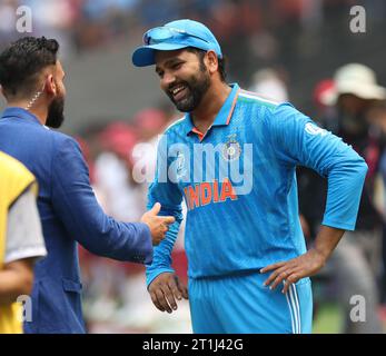 Ahmeddabad, Gujarat, INDIA. 14 ottobre 2023. ICC Men's Cricket World Cup INDIA 2023: I.INDIA VS PAKISTAN : India vince il lancio e decide di schierarsi.PAKISTAN 156 per 3 (Credit Image: © Seshadri Sukumar/ZUMA Press Wire) SOLO EDITORIALE! Non per USO commerciale! Crediti: ZUMA Press, Inc./Alamy Live News Foto Stock