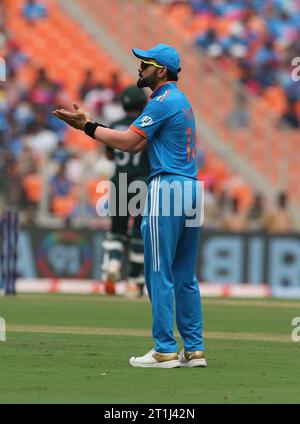 Ahmeddabad, Gujarat, INDIA. 14 ottobre 2023. ICC Men's Cricket World Cup INDIA 2023: I.INDIA VS PAKISTAN : India vince il lancio e decide di schierarsi.PAKISTAN 156 per 3 (Credit Image: © Seshadri Sukumar/ZUMA Press Wire) SOLO EDITORIALE! Non per USO commerciale! Crediti: ZUMA Press, Inc./Alamy Live News Foto Stock