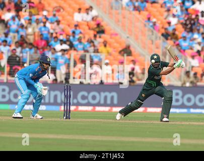 Ahmeddabad, Gujarat, INDIA. 14 ottobre 2023. ICC Men's Cricket World Cup INDIA 2023: I.INDIA VS PAKISTAN : India vince il lancio e decide di schierarsi.PAKISTAN 156 per 3 (Credit Image: © Seshadri Sukumar/ZUMA Press Wire) SOLO EDITORIALE! Non per USO commerciale! Crediti: ZUMA Press, Inc./Alamy Live News Foto Stock