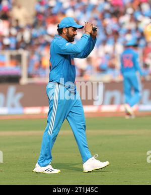 Ahmeddabad, Gujarat, INDIA. 14 ottobre 2023. ICC Men's Cricket World Cup INDIA 2023: I.INDIA VS PAKISTAN : India vince il lancio e decide di schierarsi.PAKISTAN 156 per 3 (Credit Image: © Seshadri Sukumar/ZUMA Press Wire) SOLO EDITORIALE! Non per USO commerciale! Crediti: ZUMA Press, Inc./Alamy Live News Foto Stock