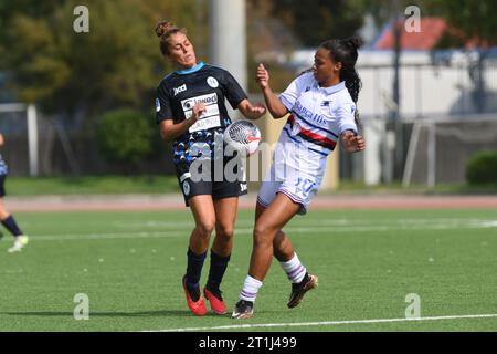 Tatiey Cristina Sena das Neves of Sampdoria Women e Giulia Giacobbo di Napoli femminile durante Napoli femminile vs UC Sampdoria, partita di calcio di serie A femminile a Cercola (NA), Italia, 14 ottobre 2023 Foto Stock