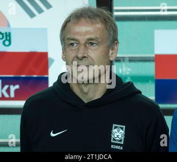 Seoul, Corea del Sud. 13 ottobre 2023. L'allenatore della squadra sudcoreana Jürgen Klinsmann, durante la partita amichevole di calcio tra Corea del Sud e Tunisia al Seoul World Cup Stadium di Seoul, Corea del Sud, il 13 ottobre 2023. (Foto di Lee Young-ho/Sipa USA) credito: SIPA USA/Alamy Live News Foto Stock