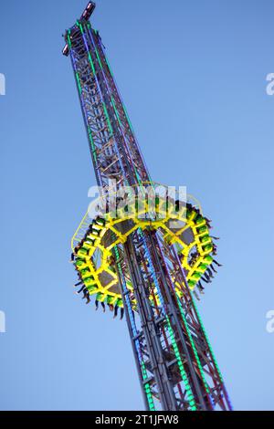 Torre a goccia, giro gratuito in autunno al Funfair di Londra Foto Stock