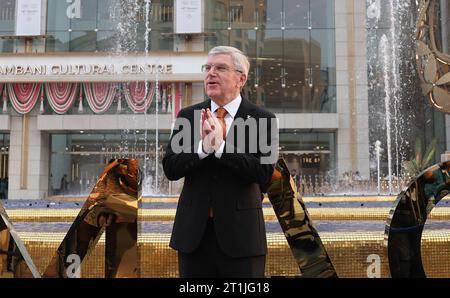 Mumbai, India. 14 ottobre 2023. il presidente del Comitato Olimpico Internazionale (CIO) Thomas Bach arriva per la cerimonia di apertura della 141a sessione del Comitato Olimpico Internazionale (CIO) a Mumbai, India, 14 ottobre 2023. Crediti: Cao CAN/Xinhua/Alamy Live News Foto Stock