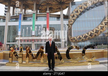 Mumbai, India. 14 ottobre 2023. il presidente del Comitato Olimpico Internazionale (CIO) Thomas Bach arriva per la cerimonia di apertura della 141a sessione del Comitato Olimpico Internazionale (CIO) a Mumbai, India, 14 ottobre 2023. Crediti: Cao CAN/Xinhua/Alamy Live News Foto Stock