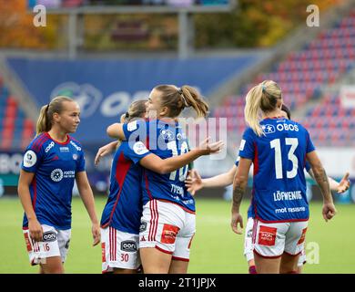 Oslo, Norvegia. 14 ottobre 2023. Oslo, Norvegia, 14 ottobre 2023: I giocatori di Valerenga festeggiano dopo aver segnato il punteggio durante la partita di campionato Toppserien tra Valerenga e Avaldsnes all'Intility Arena di Oslo (Ane Frosaker/SPP) credito: SPP Sport Press Photo. /Alamy Live News Foto Stock