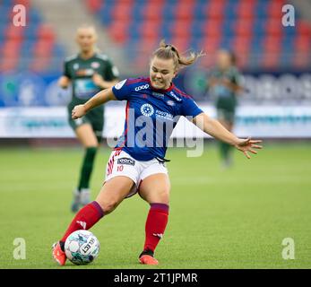 Oslo, Norvegia. 14 ottobre 2023. Oslo, Norvegia, 14 ottobre 2023: Olaug Tvedten (10 Valerenga) tira la palla durante la partita di campionato Toppserien tra Valerenga e Avaldsnes all'Intility Arena di Oslo (Norvegia) (Ane Frosaker/SPP) credito: SPP Sport Press Photo. /Alamy Live News Foto Stock