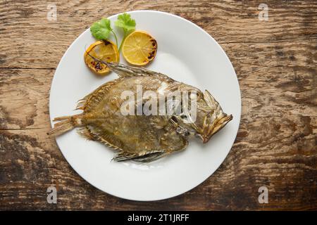 Un John Dory grigliato, Zeus faber, pescato nella Manica. Dorset Inghilterra Regno Unito GB Foto Stock