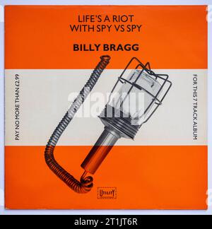 Cover LP di Life's a Riot with Spy vs Spy, album di debutto di Billy Bragg, pubblicato nel 1983 Foto Stock