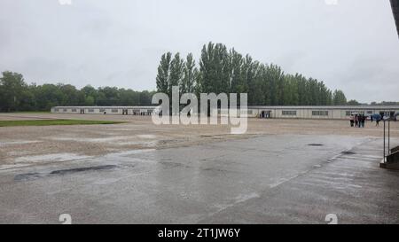 DATA REGISTRAZIONE feature/simbolo NON DICHIARATA: KZ-Gedenkstätte Dachau 07/23 babs Die KZ-Gedenkstätte Dachau im Juli 2023 Deutschland Bayern deutsch deutsches deutsche Geschichte Konzentrationslager KL Nationalsozialismus NS-Zeit Appellplatz und Baracken campo di concentramento tedesco Quer *** Feature Symbol campo di concentramento Memorial Dachau 07 23 babs il campo di concentramento Memorial Dachau nel luglio 2023 germania baviera storia tedesca campo di concentramento KL nazionalsocialismo nazista cronometraggio e caserma campo di concentramento tedesco attraverso il credito: Imago/Alamy Live News Foto Stock