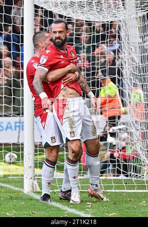 Wrexham, Regno Unito. 14 ottobre 2023. Steven Fletcher 26# del Wrexham Association Football Club celebra il suo gol durante la partita di Sky Bet League 2 Wrexham vs Salford City a Stok CAE Ras, Wrexham, Regno Unito, il 14 ottobre 2023 (foto di Cody Froggatt/News Images) a Wrexham, Regno Unito il 14 ottobre 2023. (Foto di Cody Froggatt/News Images/Sipa USA) credito: SIPA USA/Alamy Live News Foto Stock