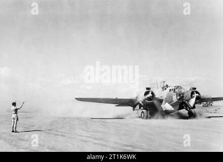 Royal Air Force trasporto comando, 1943-1945. A Martin Baltimore Mark IV taxi per la sua dispersione in una nuvola di polvere dopo lo sbarco ad Accra, Gold Coast, durante il volo del Sud Atlantico traghetto da Nassau, Bahamas, al Cairo. Nota Il long-range serbatoio del carburante montato al di sotto della fusoliera dell'aeromobile. Foto Stock