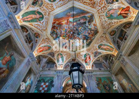 Interno di Palazzo Gio Battista Spinola a Genova. Il palazzo fu costruito nel 1563 dall'architetto Bernardino Cantone. L'imponente sala d'ingresso è co Foto Stock