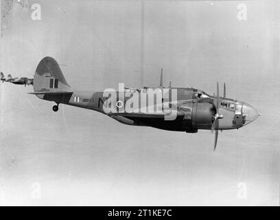 Aerei americani nella Royal Air Force, servizio 1939-1945- Martin modello 187 Baltimore. Baltimore Mark II, AG793 &#145;N&#146;, di n. 55 Squadron RAF, operando da motivi di atterraggio nel deserto occidentale, in volo con altri aeromobili dello squadrone durante la Alamein offensivo. Foto Stock