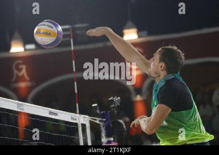 Tlaxcala, Messico. 13 ottobre 2023. 13 ottobre 2023, Tlaxcala, Messico: Ondrej Perusic della Cechia compete con la Norvegia durante i quarti di finale del Campionato del mondo di Beach Volley tra Norvegia e Cechia. Il 13 ottobre 2023 a Tlaxcala, Messico. (Foto di Essene Hernandez/ Eyepix Group/Sipa USA) credito: SIPA USA/Alamy Live News Foto Stock