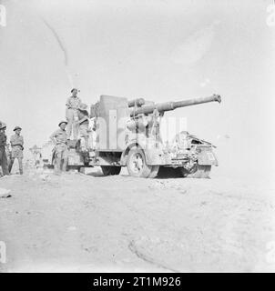 L'esercito britannico in Nord Africa 1942 un tedesco 88mm anti-pistola serbatoio che è stato catturato e ripristinati alla condizione di lavoro dalle truppe australiane, 3 novembre 1942. Foto Stock