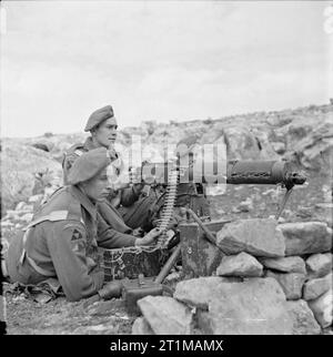 Le forze britanniche in Medio Oriente, 1945-1947 una macchina Vickers team pistola del secondo battaglione del reggimento di Middlesex durante una pratica di sparo in Palestina. Foto Stock