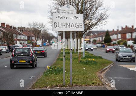 Un cartello di benvenuto sulla A34 Kingsway a Burnage, Manchester Foto Stock