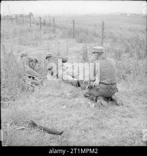 La ricostruzione in Danimarca 1945 prigionieri tedeschi la cancellazione di un campo minato sulla costa occidentale dello Jutland in Danimarca. Foto Stock