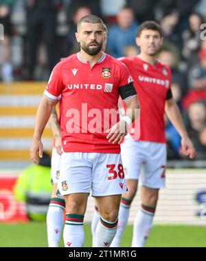 Wrexham, Regno Unito. 14 ottobre 2023. Elliot Lee 38# del Wrexham Association Football Club, durante il match di Sky Bet League 2 Wrexham vs Salford City a Stok CAE Ras, Wrexham, Regno Unito, 14 ottobre 2023 (foto di Cody Froggatt/News Images) a Wrexham, Regno Unito il 14 ottobre 2023. (Foto di Cody Froggatt/News Images/Sipa USA) credito: SIPA USA/Alamy Live News Foto Stock