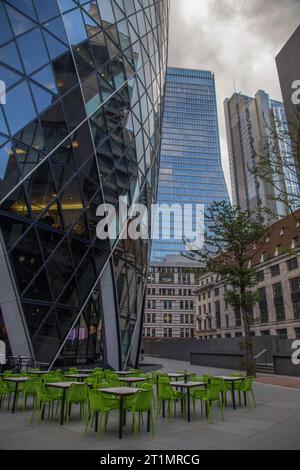 La Gherking City di Londra in una giornata tempestosa con nuvole di pioggia Foto Stock