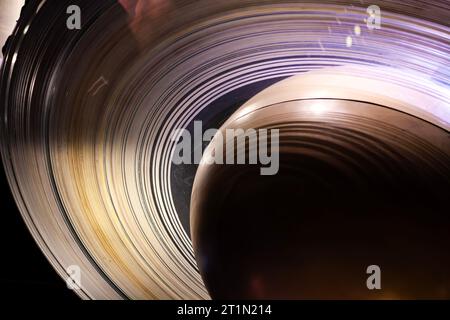 Un modello di Saturno in un planetario Foto Stock