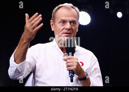 Katowice, Polonia. 12 ottobre 2023. Donald Tusk, leader dell'alleanza di opposizione della piattaforma Civica (po), parla durante la convention elettorale a Katowice, in Polonia, il 12 ottobre 2023. Le elezioni parlamentari di quest'anno si terranno in Polonia il 15 ottobre. (Immagine di credito: © Beata Zawrzel/ZUMA Press Wire) SOLO USO EDITORIALE! Non per USO commerciale! Foto Stock